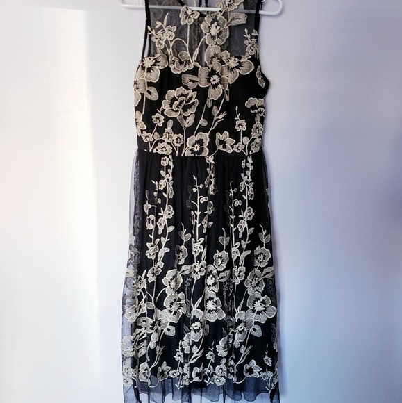 NWOT Black Floral Embroidered Sheer Long Dress 8 - Picture 5 of 7